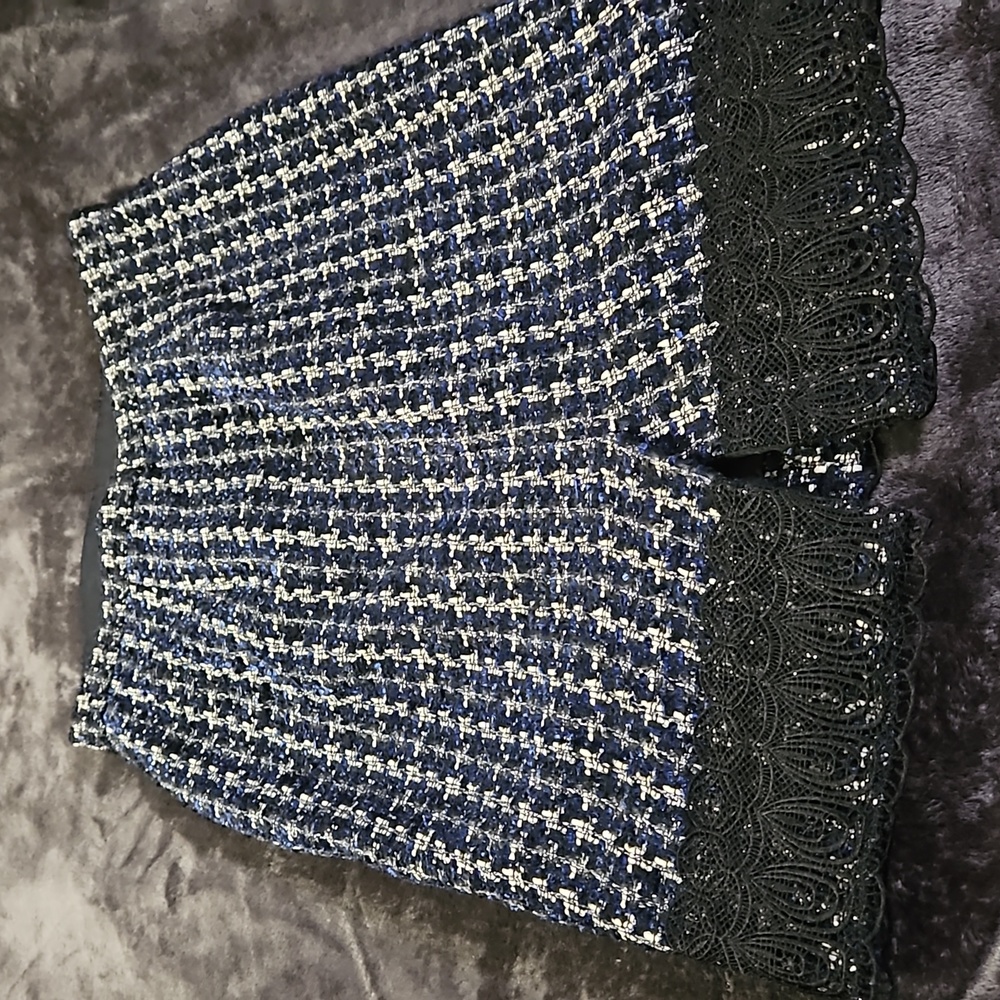 Size 0 Ann Taylor‎ skirt - Picture 3 of 4